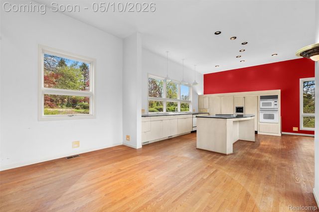 497 Lake George Road, Oakland Charter Township, MI 48363