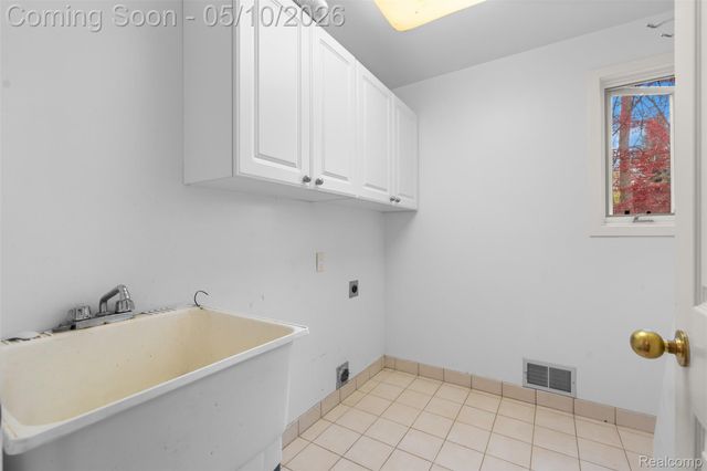 497 Lake George Road, Oakland Charter Township, MI 48363