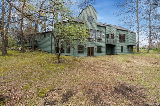 497 Lake George Road, Oakland Charter Township, MI 48363