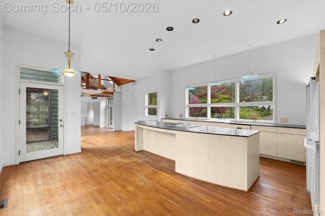 497 Lake George Road, Oakland Charter Township, MI 48363