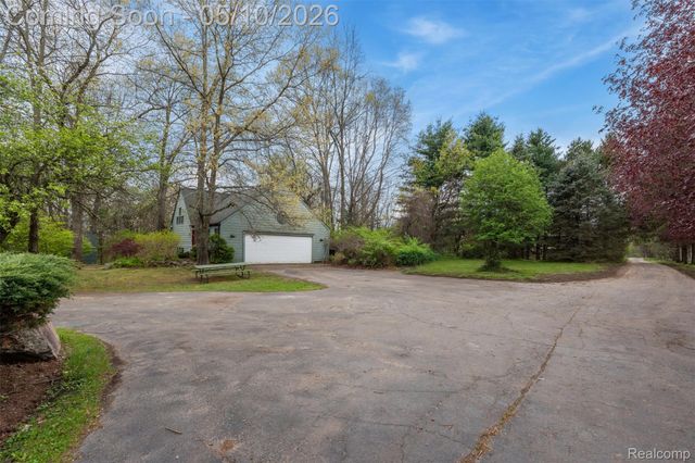 497 Lake George Road, Oakland Charter Township, MI 48363
