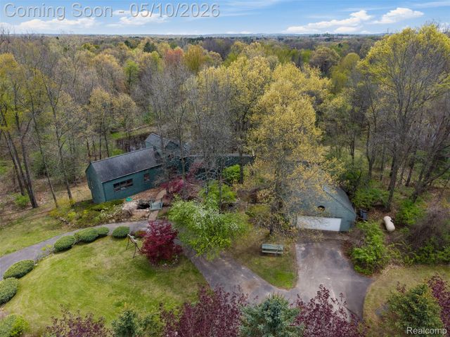 497 Lake George Road, Oakland Charter Township, MI 48363