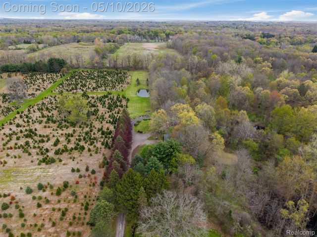 497 Lake George Road, Oakland Charter Township, MI 48363