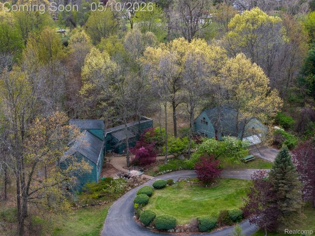 497 Lake George Road, Oakland Charter Township, MI 48363