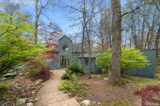497 Lake George Road, Oakland Charter Township, MI 48363