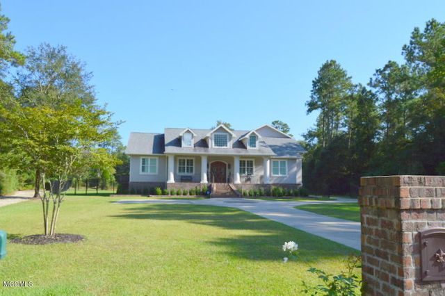 Longwood Circle, D'iberville, MS 39540