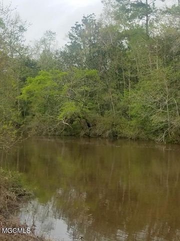 Longwood Circle, D'iberville, MS 39540