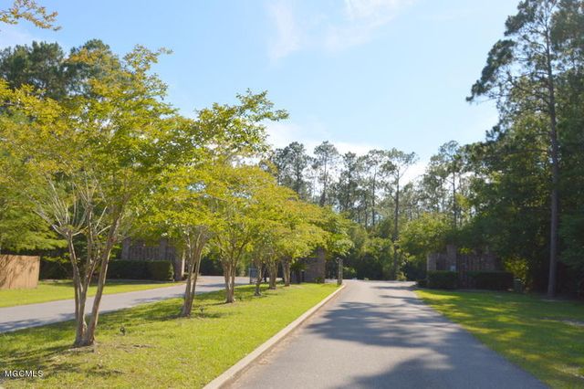 Longwood Circle, D'iberville, MS 39540