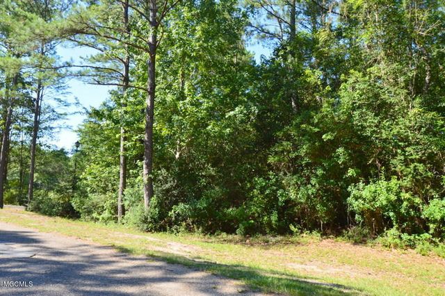 Longwood Circle, D'iberville, MS 39540