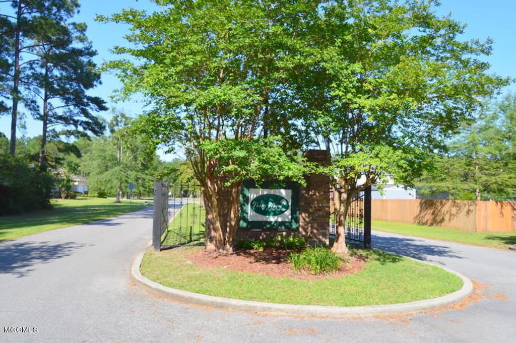 Longwood Circle, D'iberville, MS 39540