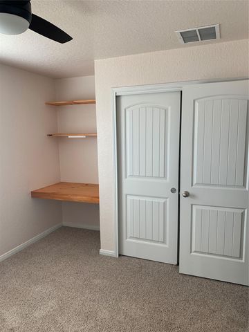 606 Quarton DR, Hutto, TX 78634