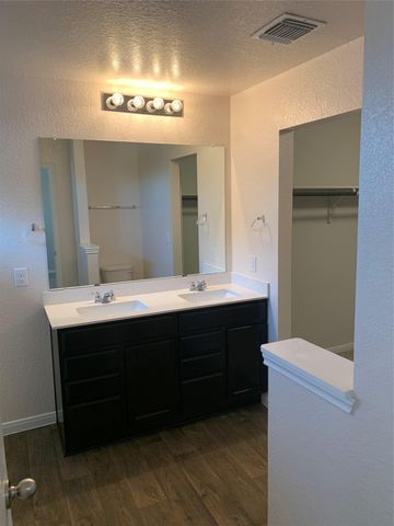 606 Quarton DR, Hutto, TX 78634