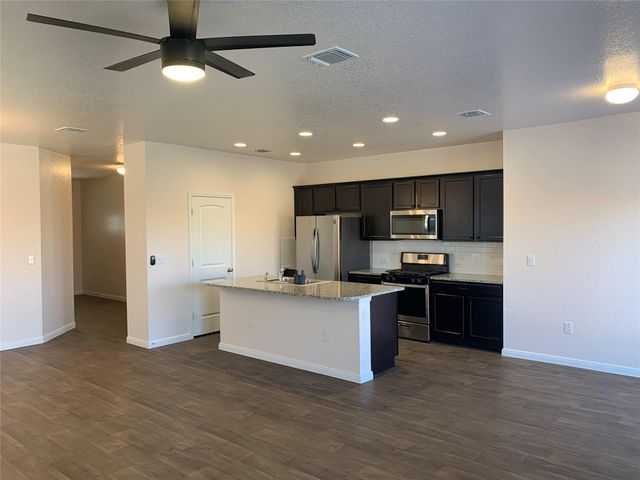 606 Quarton DR, Hutto, TX 78634