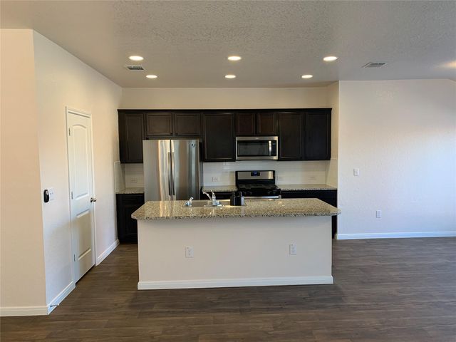 606 Quarton DR, Hutto, TX 78634