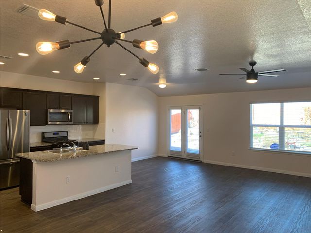 606 Quarton DR, Hutto, TX 78634