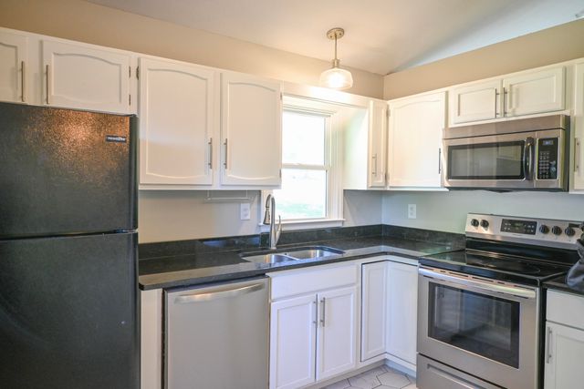 1034 Castleton Way, Lexington, KY 40517