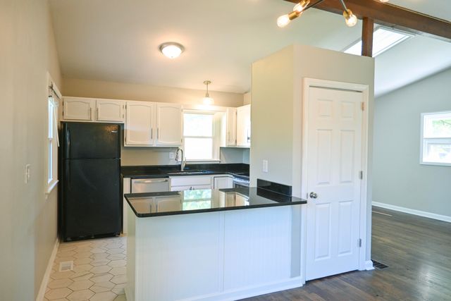 1034 Castleton Way, Lexington, KY 40517