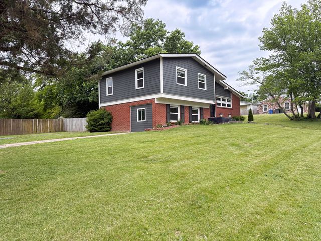 1034 Castleton Way, Lexington, KY 40517