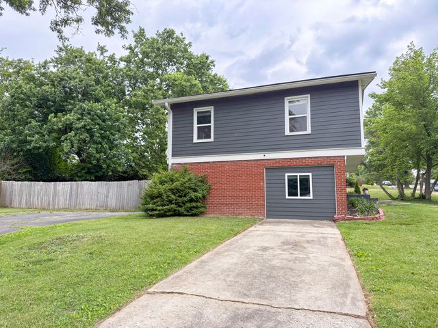 1034 Castleton Way, Lexington, KY 40517