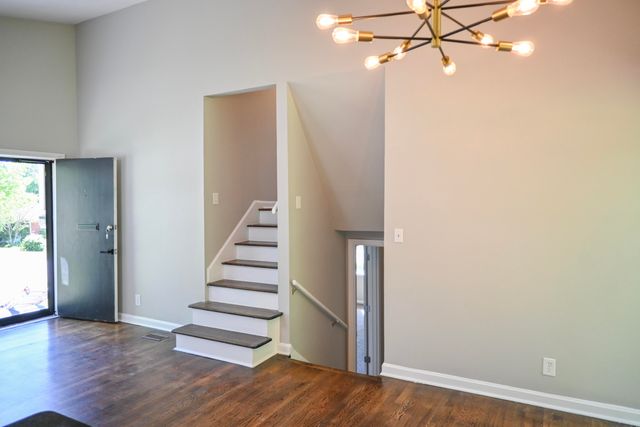 1034 Castleton Way, Lexington, KY 40517