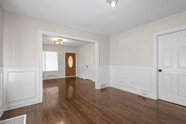15661 State Street, South Holland, IL 60473