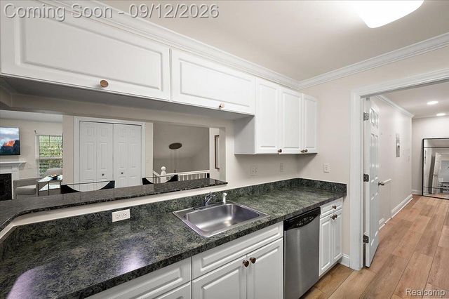 3601 Tremonte Circle N, Oakland Charter Township, MI 48306