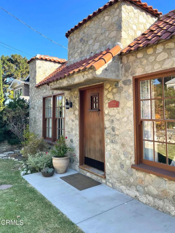3722 4th Avenue, La Crescenta, CA 91214