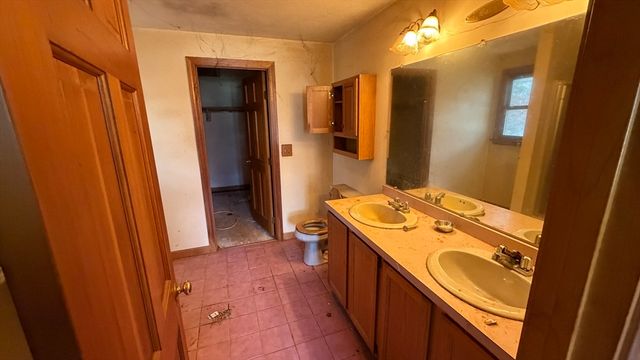 81 Tania Drive, Taunton, MA 02718