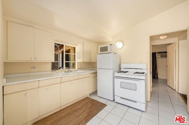 6041 Cleon Avenue, North Hollywood (los Angeles), CA 91606