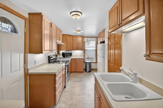 438 Blaine AVENUE, Racine, WI 53405