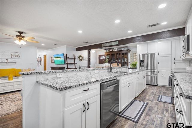 107 Galloway Ave, Naples, TX 75568