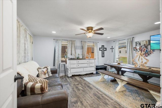 107 Galloway Ave, Naples, TX 75568