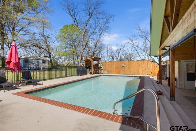 107 Galloway Ave, Naples, TX 75568