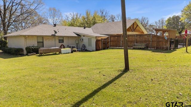 107 Galloway Ave, Naples, TX 75568