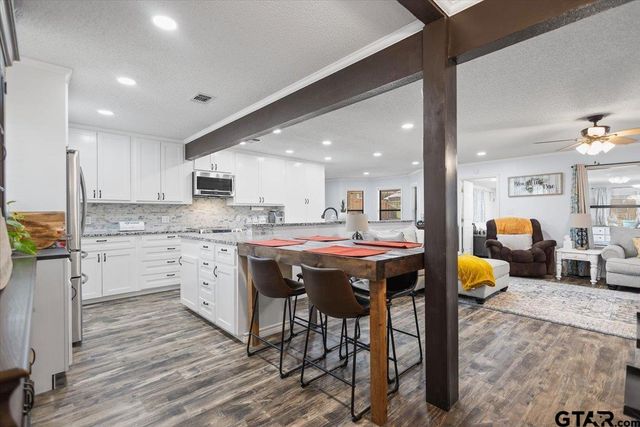 107 Galloway Ave, Naples, TX 75568