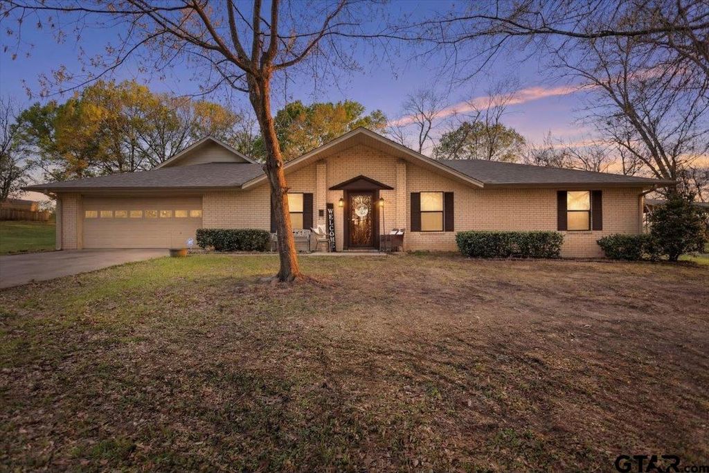 107 Galloway Ave, Naples, TX 75568