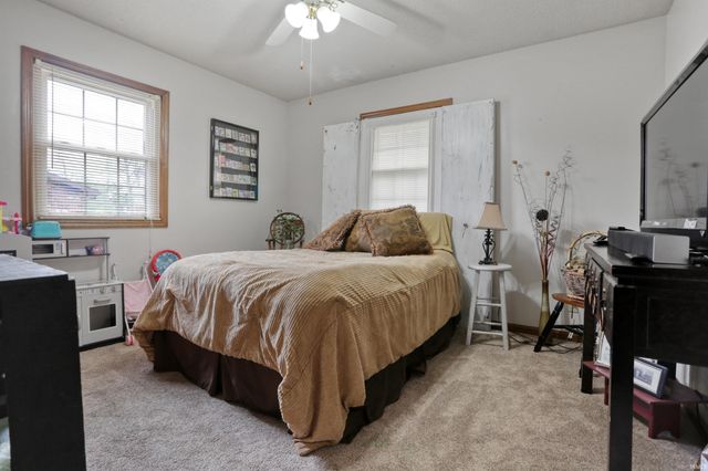 5144 Kenwood Drive, Newburgh, IN 47630