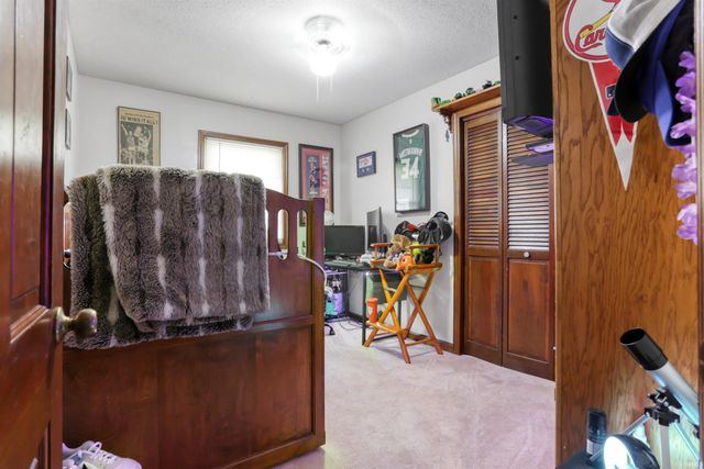 5144 Kenwood Drive, Newburgh, IN 47630