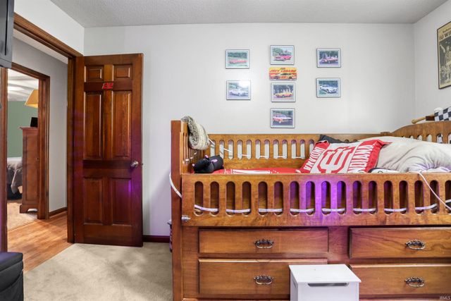 5144 Kenwood Drive, Newburgh, IN 47630