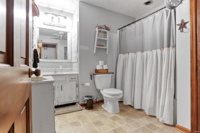 5144 Kenwood Drive, Newburgh, IN 47630