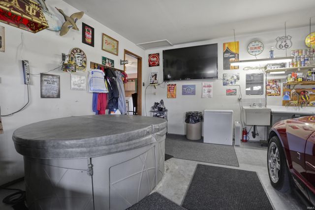 5144 Kenwood Drive, Newburgh, IN 47630