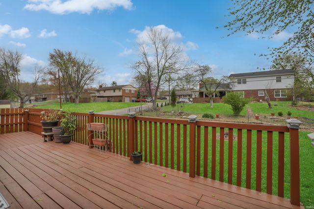 5144 Kenwood Drive, Newburgh, IN 47630