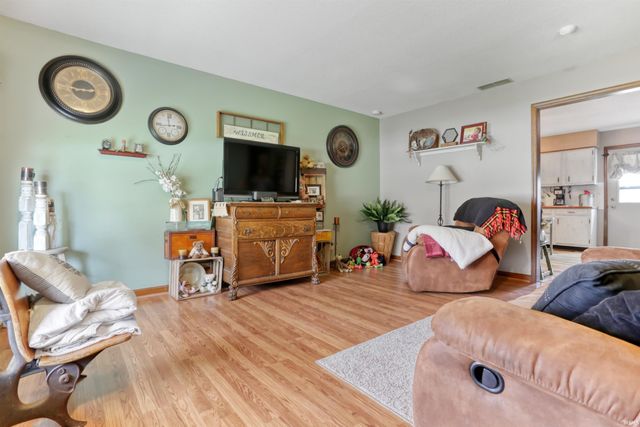 5144 Kenwood Drive, Newburgh, IN 47630