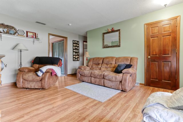 5144 Kenwood Drive, Newburgh, IN 47630