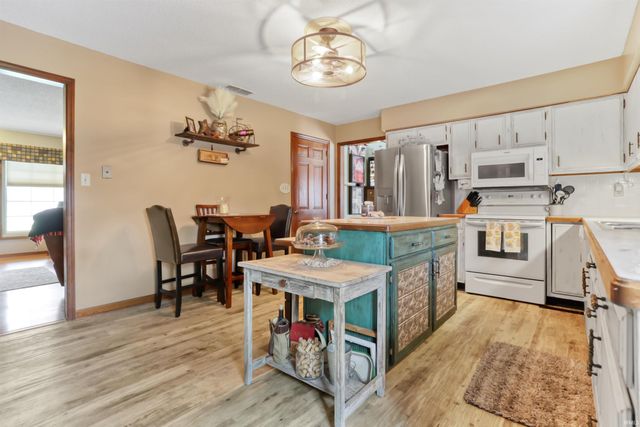 5144 Kenwood Drive, Newburgh, IN 47630