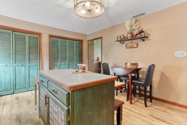 5144 Kenwood Drive, Newburgh, IN 47630