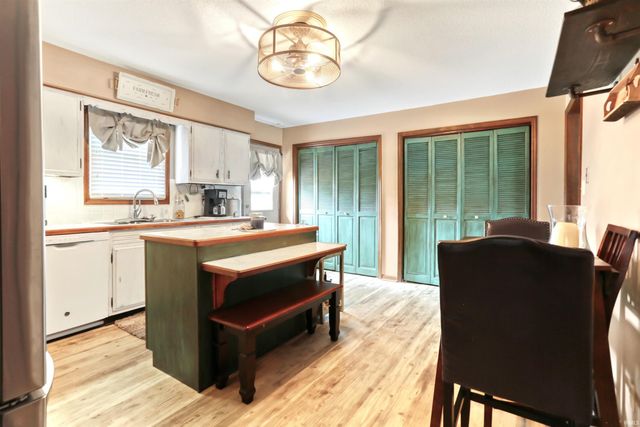 5144 Kenwood Drive, Newburgh, IN 47630