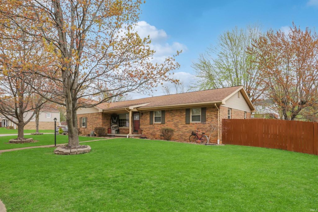 5144 Kenwood Drive, Newburgh, IN 47630