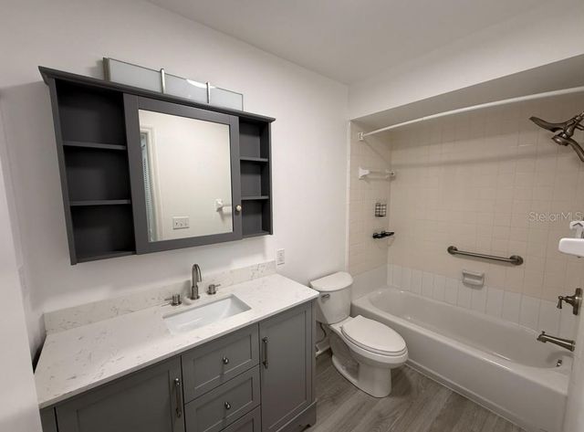 5800 HOLLYWOOD BOULEVARD 327, Sarasota, FL 34231