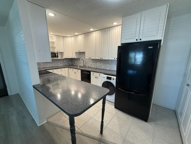 5800 HOLLYWOOD BOULEVARD 327, Sarasota, FL 34231